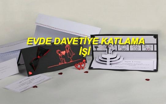 Evde davetiye katlama işi